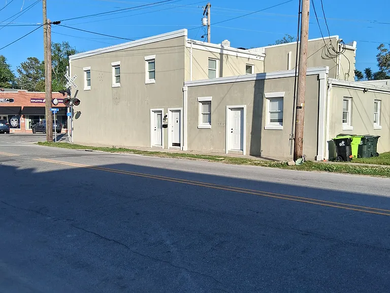 501 Queen St #501 — Photo 1