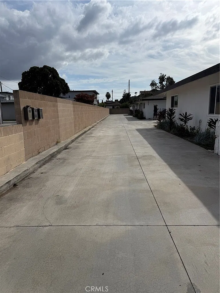 2 bed, 952 sqft, $3,200 — Photo 4