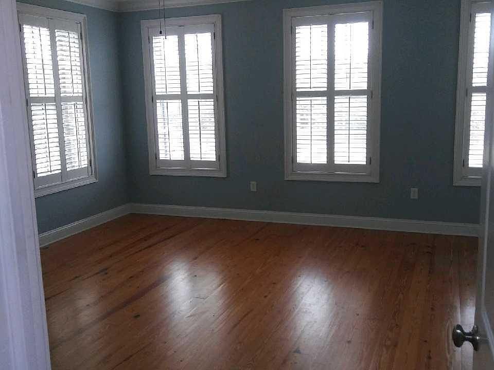 2nd image of 413 E Hull St