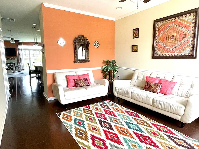 4 Bauer Ln — Photo 1