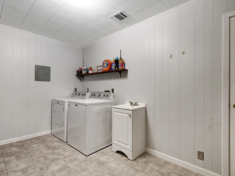 35 Storeywood Dr — Photo 23