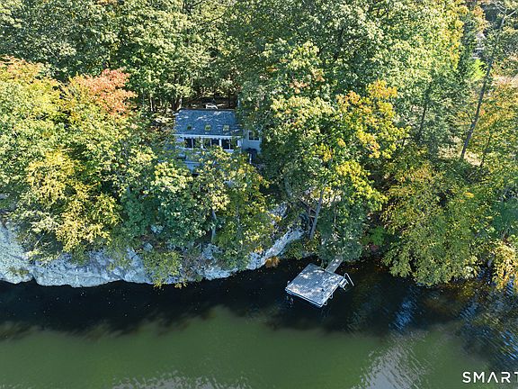 2nd image of 34 Quonnipaug Lane