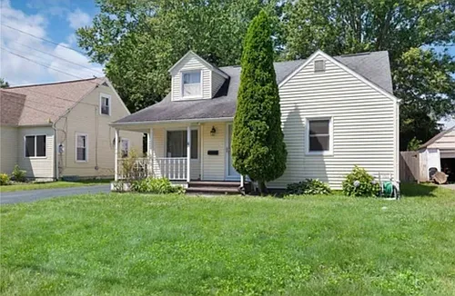 16 Wellington Rd Photo 1