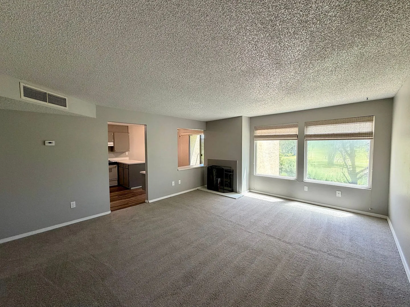 Golf Course Views! 2 bed, 2 ba with Balcony! — Photo 2