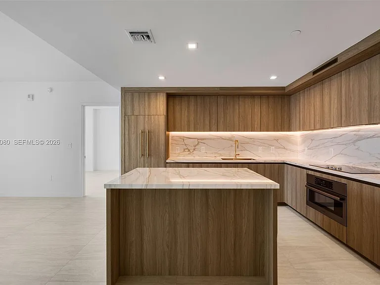 77 SE 5th St #Penthouse 01 — Photo 5