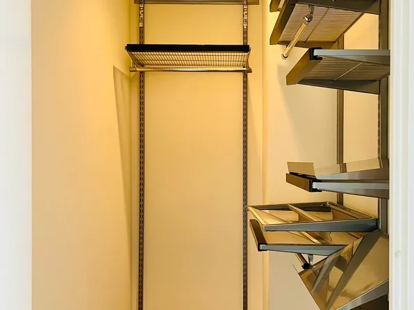 305 East 63rd Street image 5 of 24