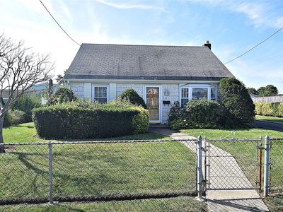 15 Park Circle N., Farmingdale, NY, 11735