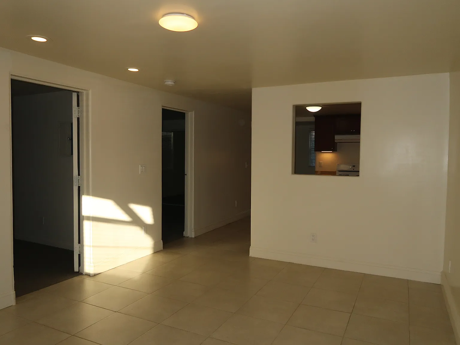 1050 44th Ave — Photo 2