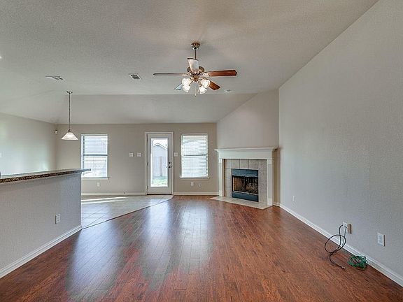 3rd image of 200 Longhorn Dr