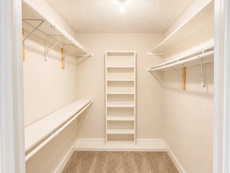 5912 Meadow Wood Ln — Photo 24