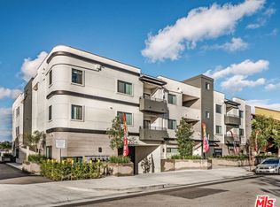 18529 Calvert St, Reseda, CA 91335