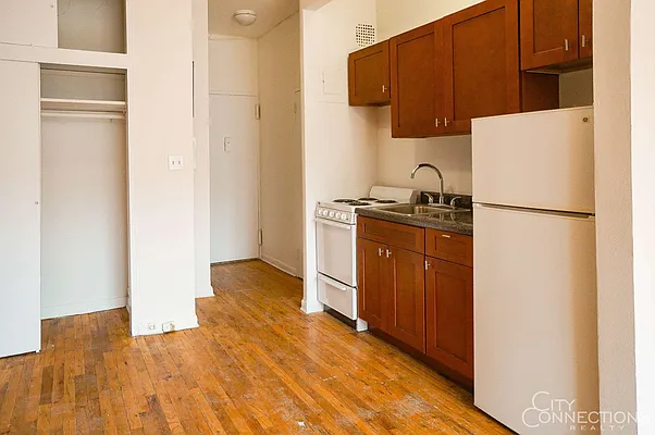 Rented by City Connections Realty | media 15