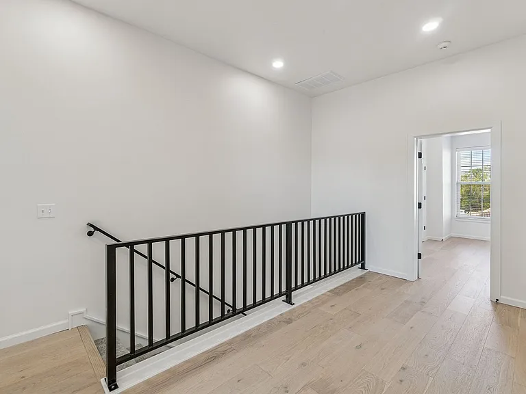 18814 Selah Way — Photo 36