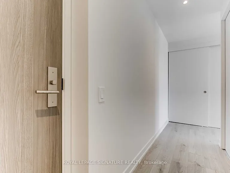161 Roehampton Ave #903 — Photo 2