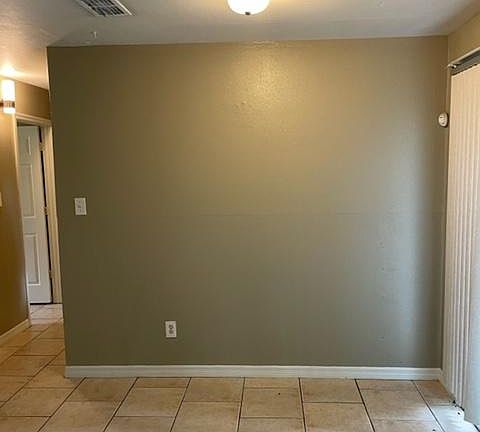 Dinette area next to kitchen