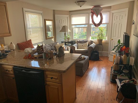 2nd image of 1810 Fairmount Ave Floor 3