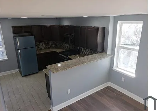 5 bed, 2000 sqft, $2,600 — Photo 3