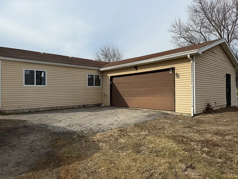 4837 W Bancroft St — Photo 8