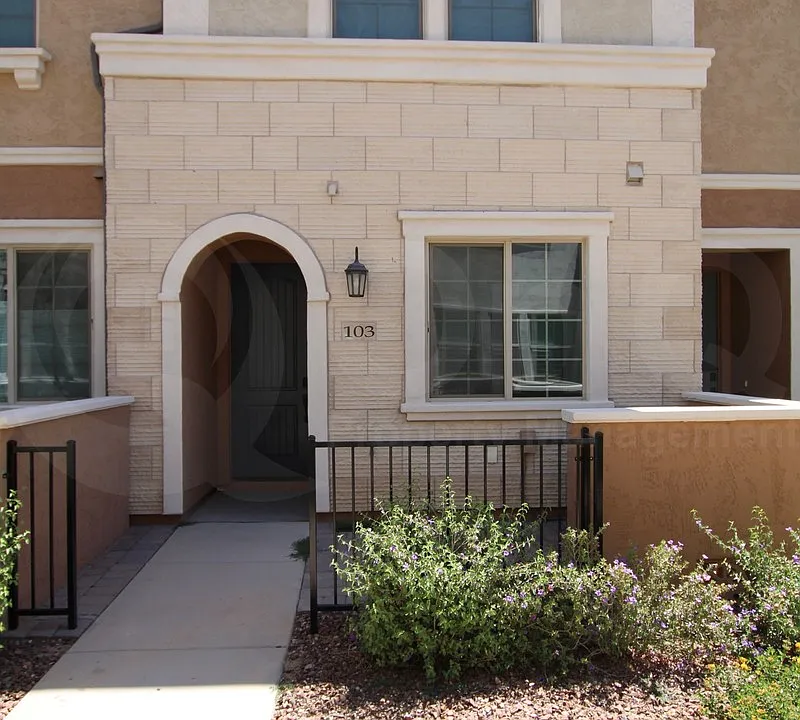 2632 S Peppertree Dr #103