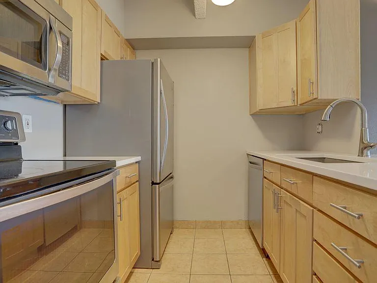 1433 N Williams St #503 — Photo 4