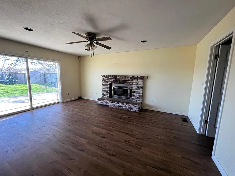 17800 Henry Rd — Photo 7
