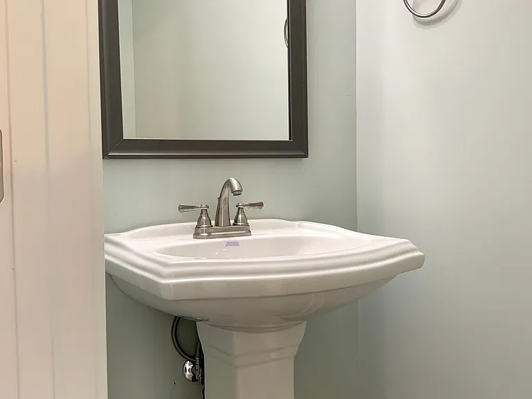 915 Sinclair Dr — Photo 12