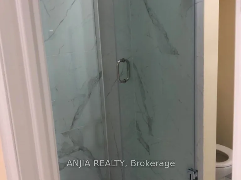 20 Colinayre Cres #1 — Photo 10