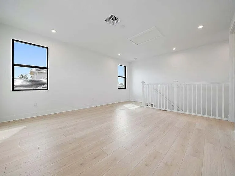 13613 Le Christine Dr — Photo 33
