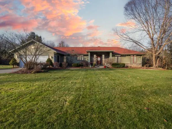 7969 Strawberry Ln NE, Belmont, MI 49306