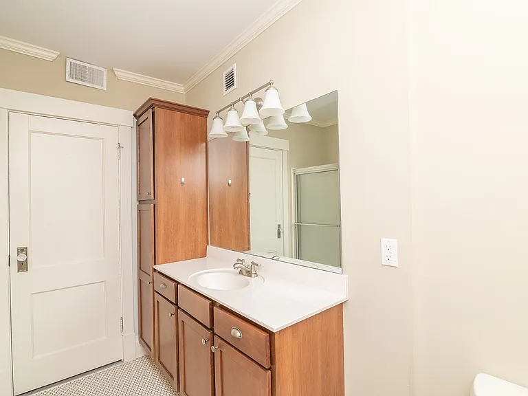 315 Washington St — Photo 10
