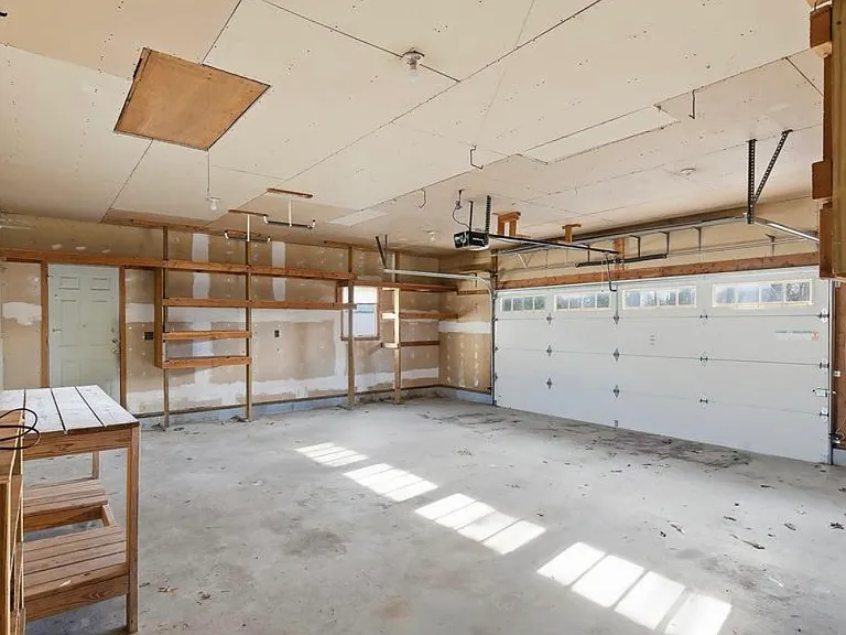 1000 Bismarck St — Photo 15