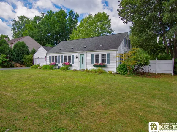 8 Stoneman Ave, Lakewood, NY 14750