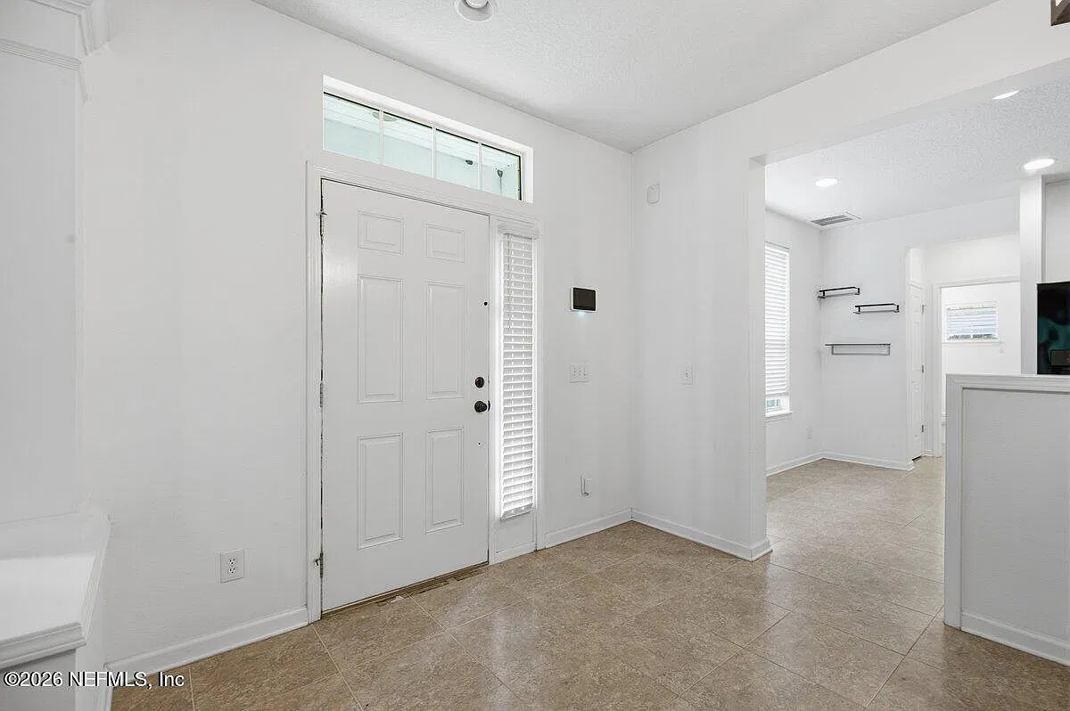 3 bed, 2.5 bath, 1632 sqft, $2,350 — Photo 3
