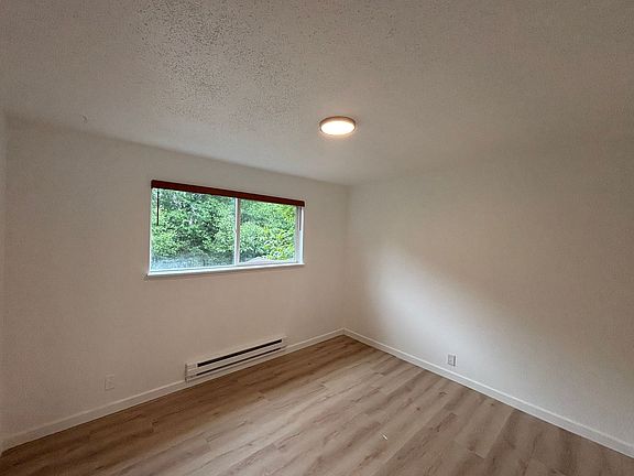 3rd image of 15548 27th Ave NE #1
