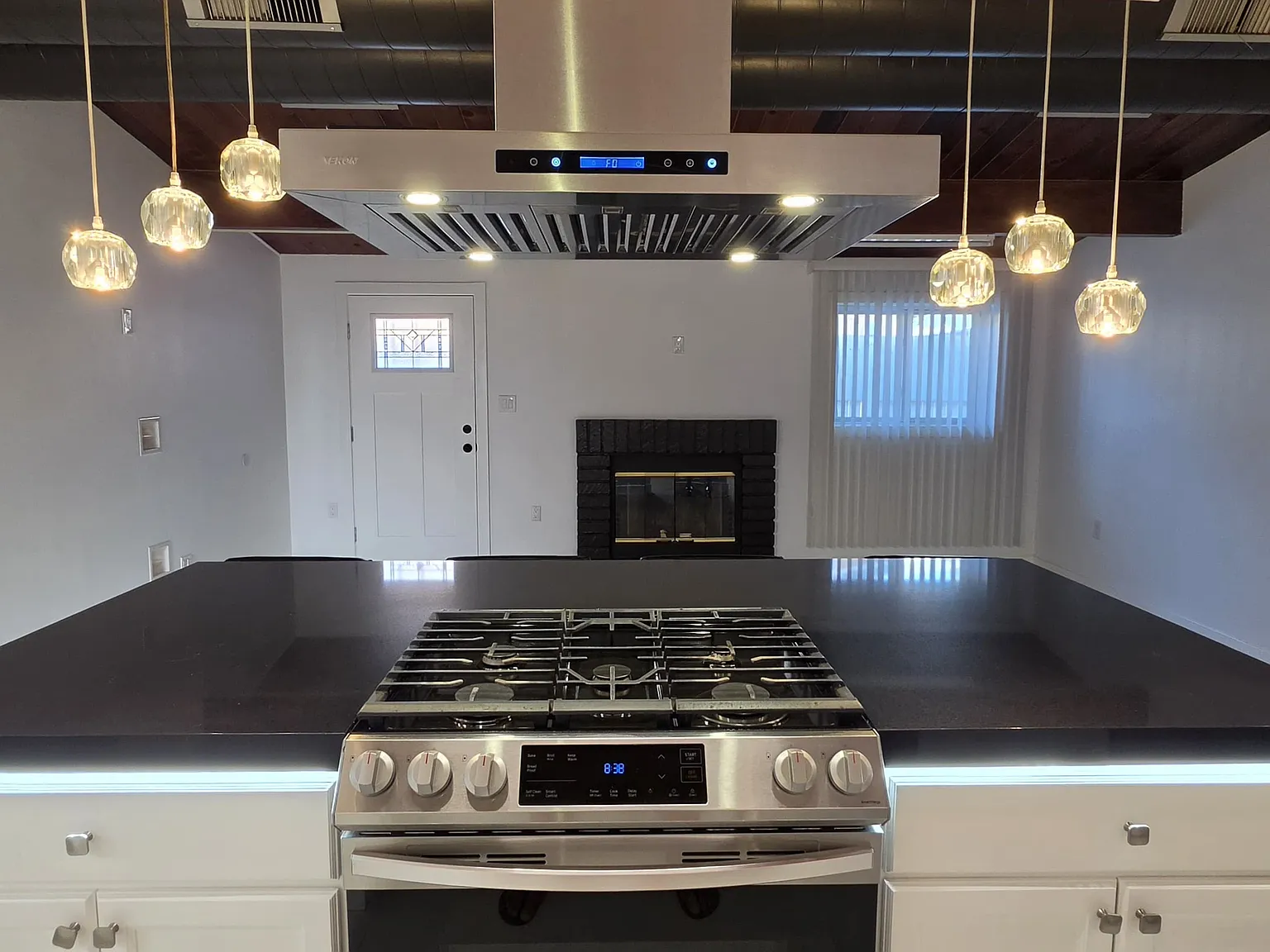 2 bed, 1000 sqft, $3,295 — Photo 3