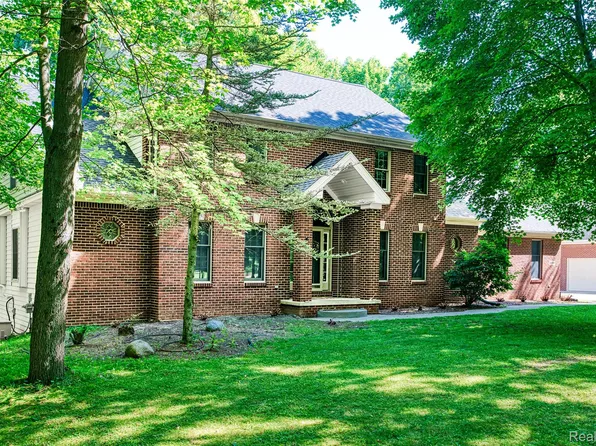2280 Bullard Rd, Hartland, MI 48353