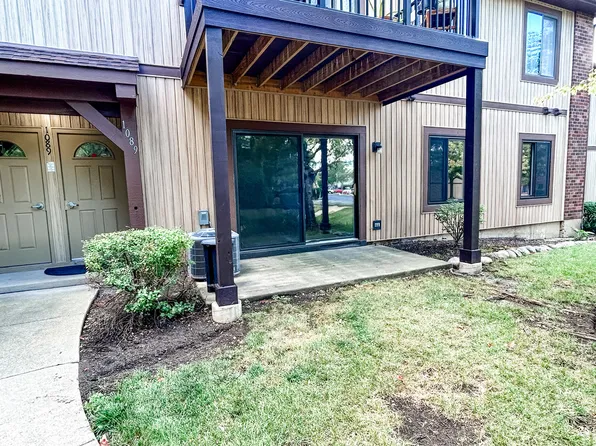 1089 Prescott Dr APT 1B, Roselle, IL 60172