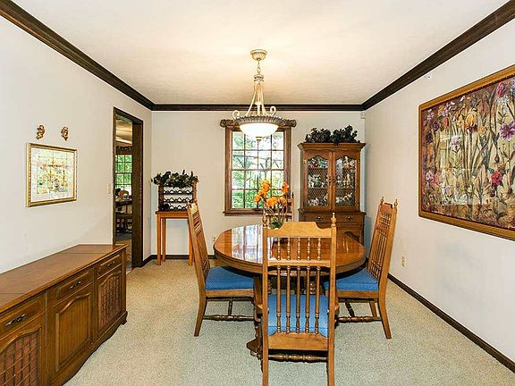5th image of 1376 Thoren Ln