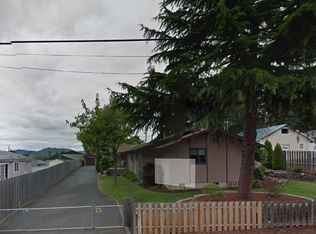 30-32 NE Grape Ave, Winston, OR 97496