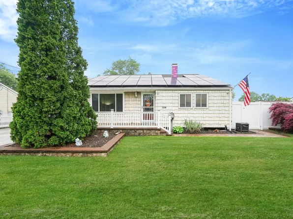 3114 Falcon Avenue, Medford, NY 11763
