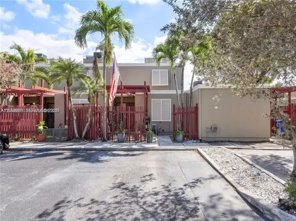 1281 W Fairway Rd, Hollywood, FL 33026