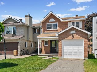 9 Saddle Cres, Ottawa, ON K1G5L4