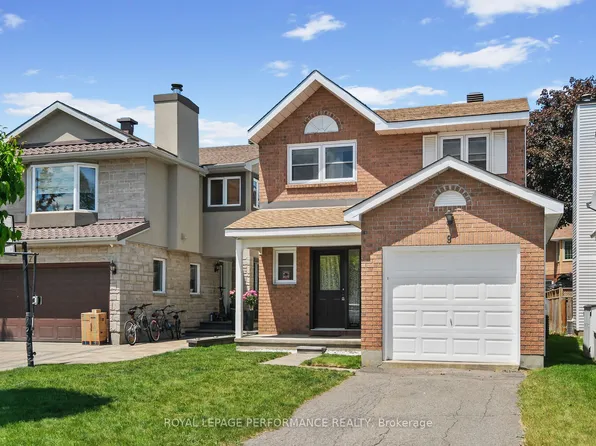 9 Saddle Cres, Ottawa, ON K1G 5L4