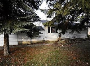 1821 James Rd, Oregon, OH 43616