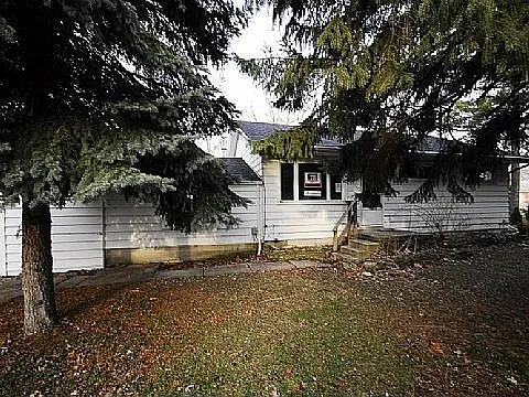 1821 James Rd photo 1