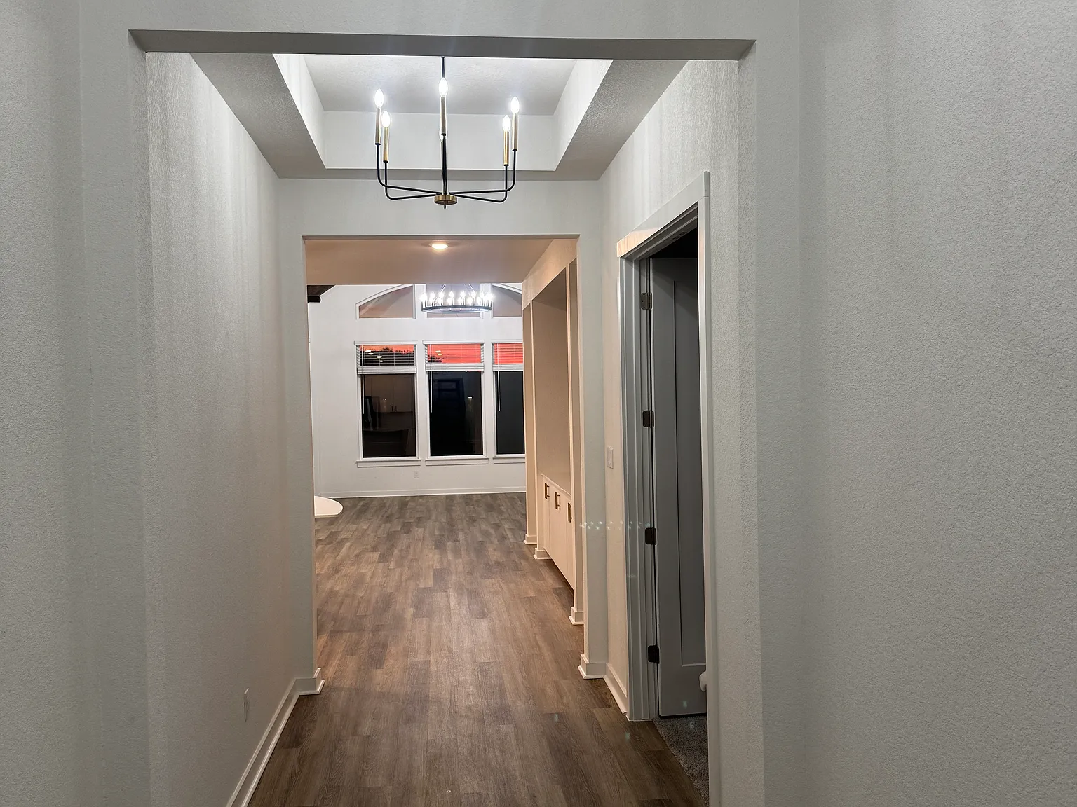 3 bed, 2.5 bath, 2358 sqft, $3,995 — Photo 2
