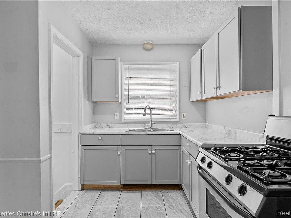 20220 Glastonbury Rd, photo 10
