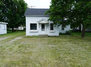 1024 E Swain St, White Cloud, MI 49349