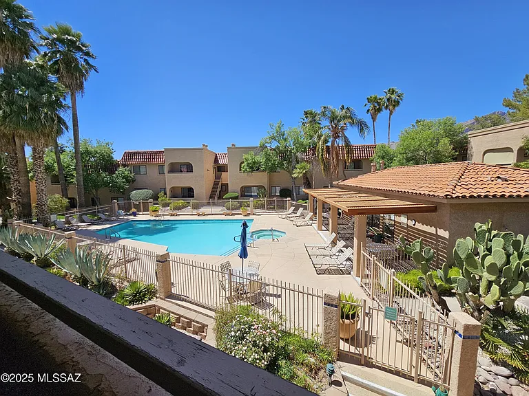 5750 N Camino Esplendora #C-227 — Photo 23