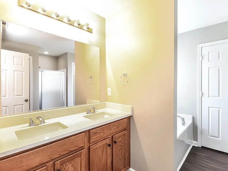 2900 Village Center Dr — Photo 14